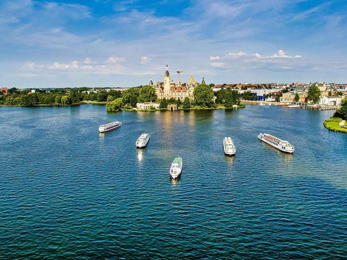 Fahrradtour entlang der Schweriner Seenplatte inkl. romantischem Abendessen