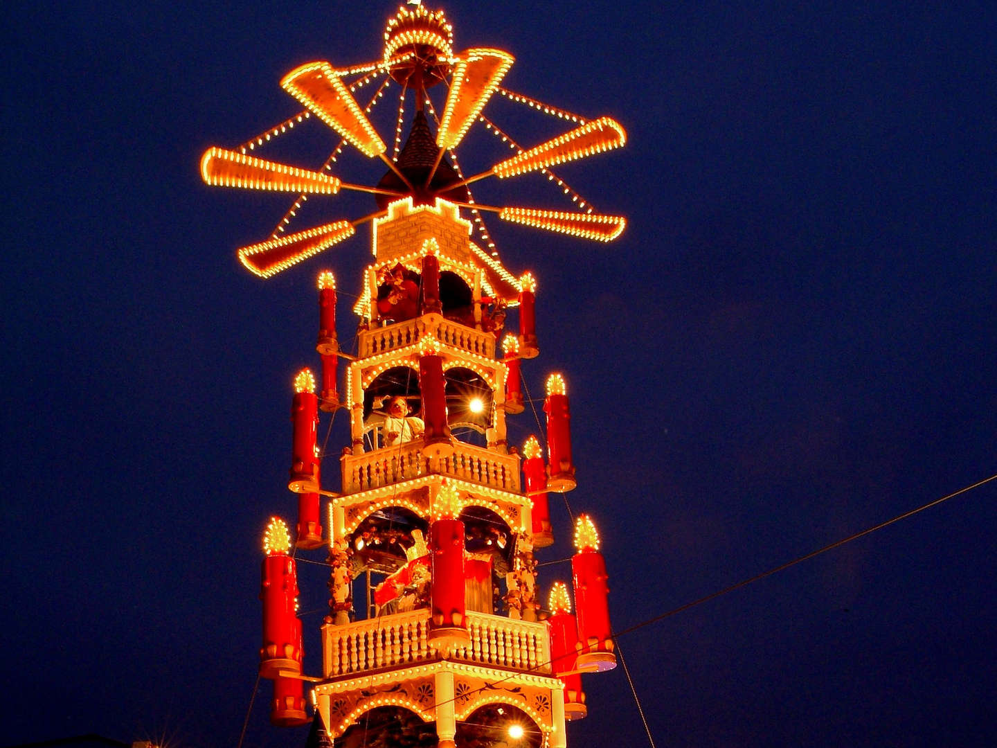 Märchenhafte Weihnachtszeit in Kassel inkl. MeineCard+ & Kurhessen Therme 2 Std.