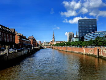 6 Tage die Metropole Hamburg erleben mit Bus und Bahn