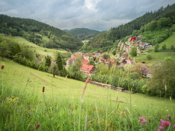 Märchenhafte Nacht im Schwarzwald mit märchenhaften 10-Gang `Tischlein Deck Dich´ Menü