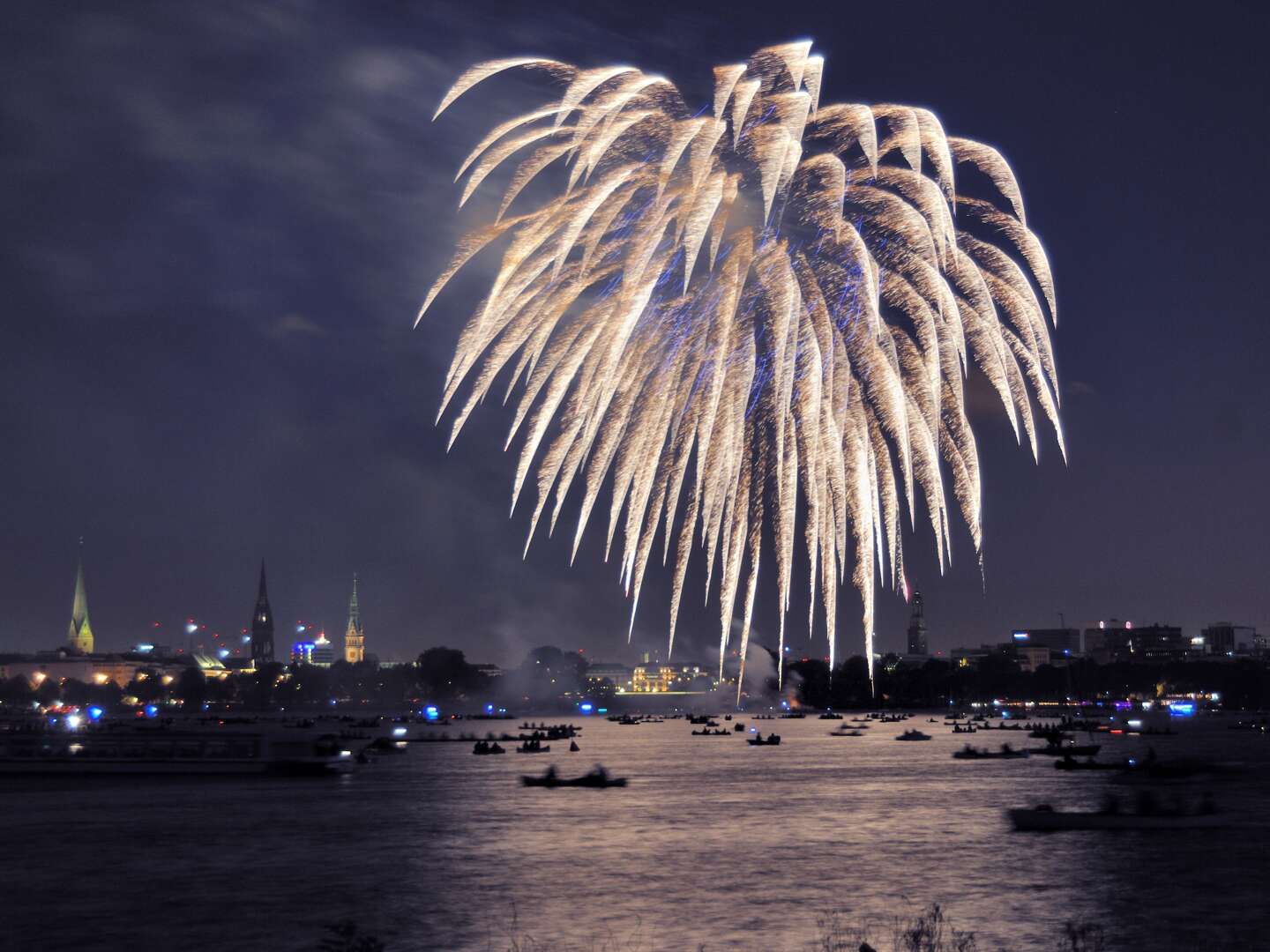 Silvester „In Hamburg sagt man Tschüss & Hallo 2025 I 4 Nächte