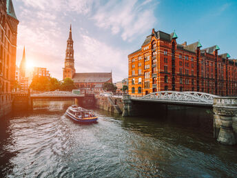 AHOI! Maritime Auszeit in Hamburg inkl. Hafenrundfahrt auf der Elbe - 5 Tage 