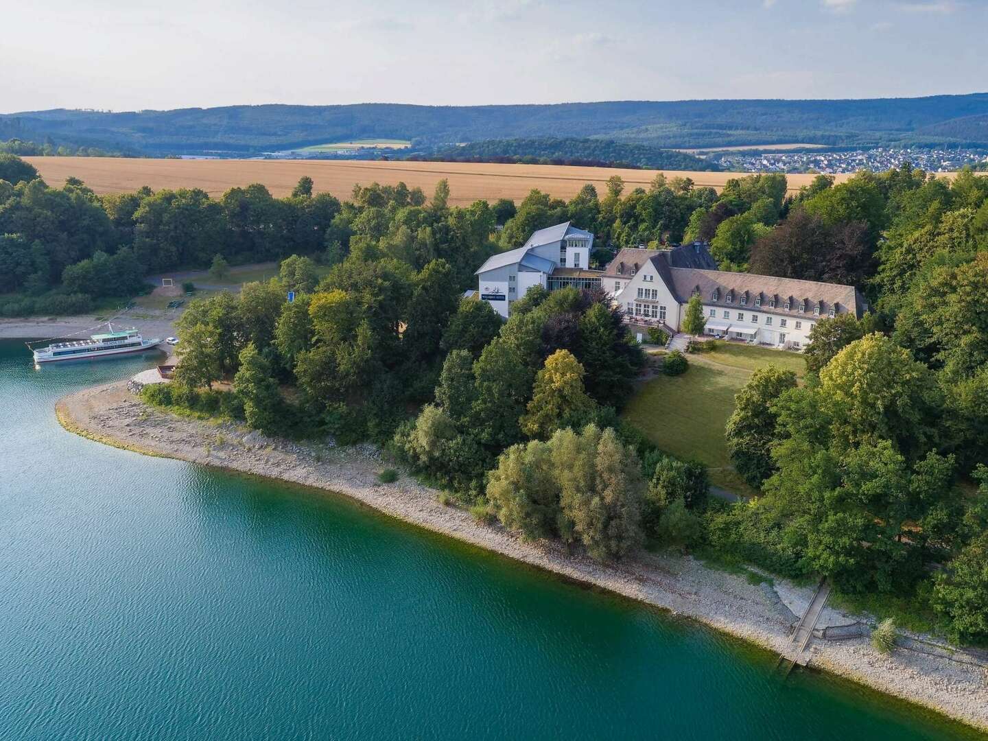 Weihnachten am malerischen Hennesee im Sauerland