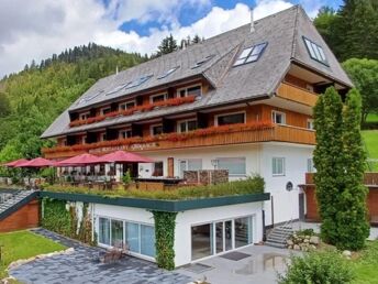 Kuschelstunden zu Zweit im romantischen Schwarzwald - 4 Tage mit Candle Light Diner & Therme