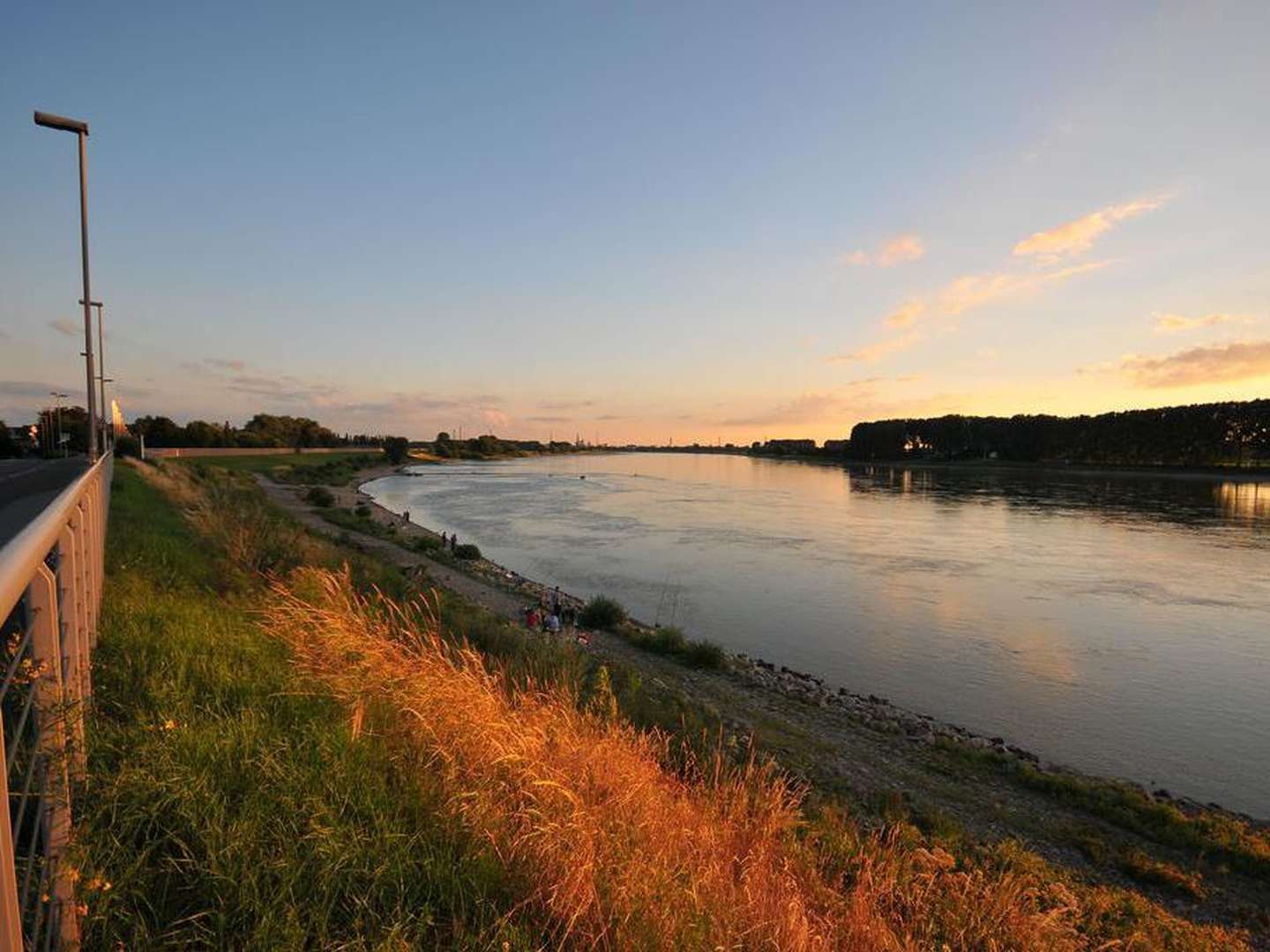 Endlich Wochenende - Urlaub am Rhein in Monheim