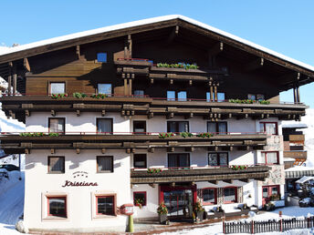 It's Snowtime - Skivergnügen in Saalbach Hinterglemm - Skipass Verkauf im Hotel