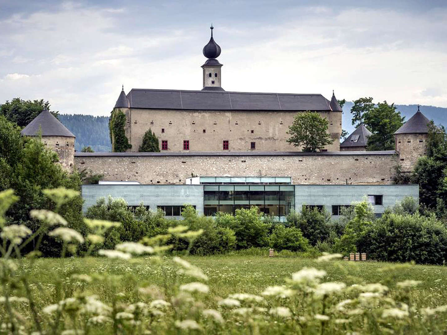 Komfort & Luxus im architektonischen Meisterwerk | 7 Tage Kurzurlaub inkl. Thermeneintritt 