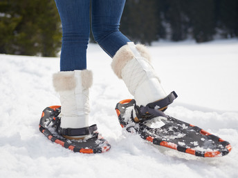 Zwei Spuren im Schnee im Salzburger Lungau inkl. Schneeschuhen 