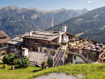 Romantische Auszeit inkl. Felsentherme Bad Gastein, Schmankerl Korb & GasteinCard 