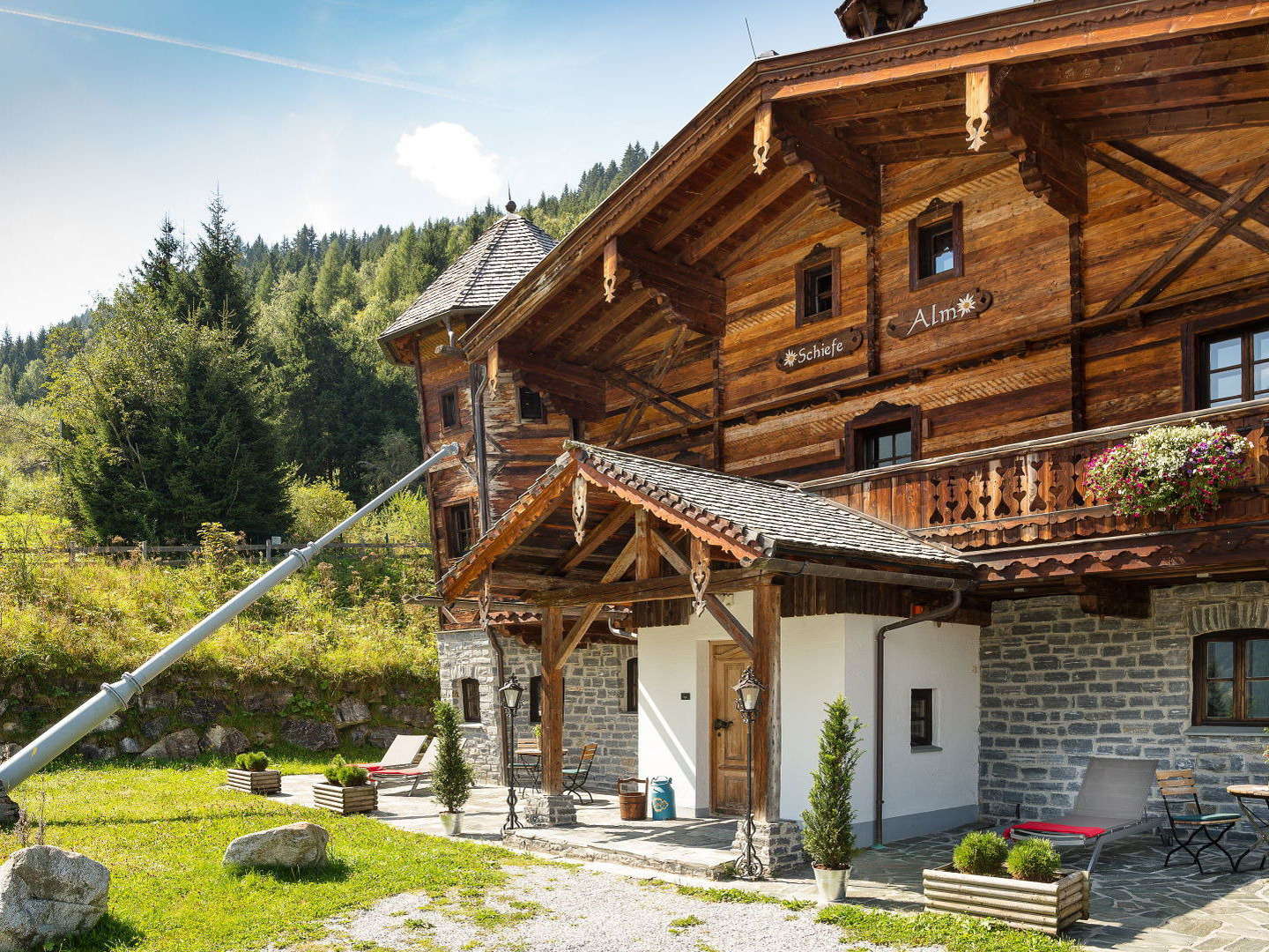 Romantische Auszeit inkl. Felsentherme Bad Gastein, Schmankerl Korb & GasteinCard 