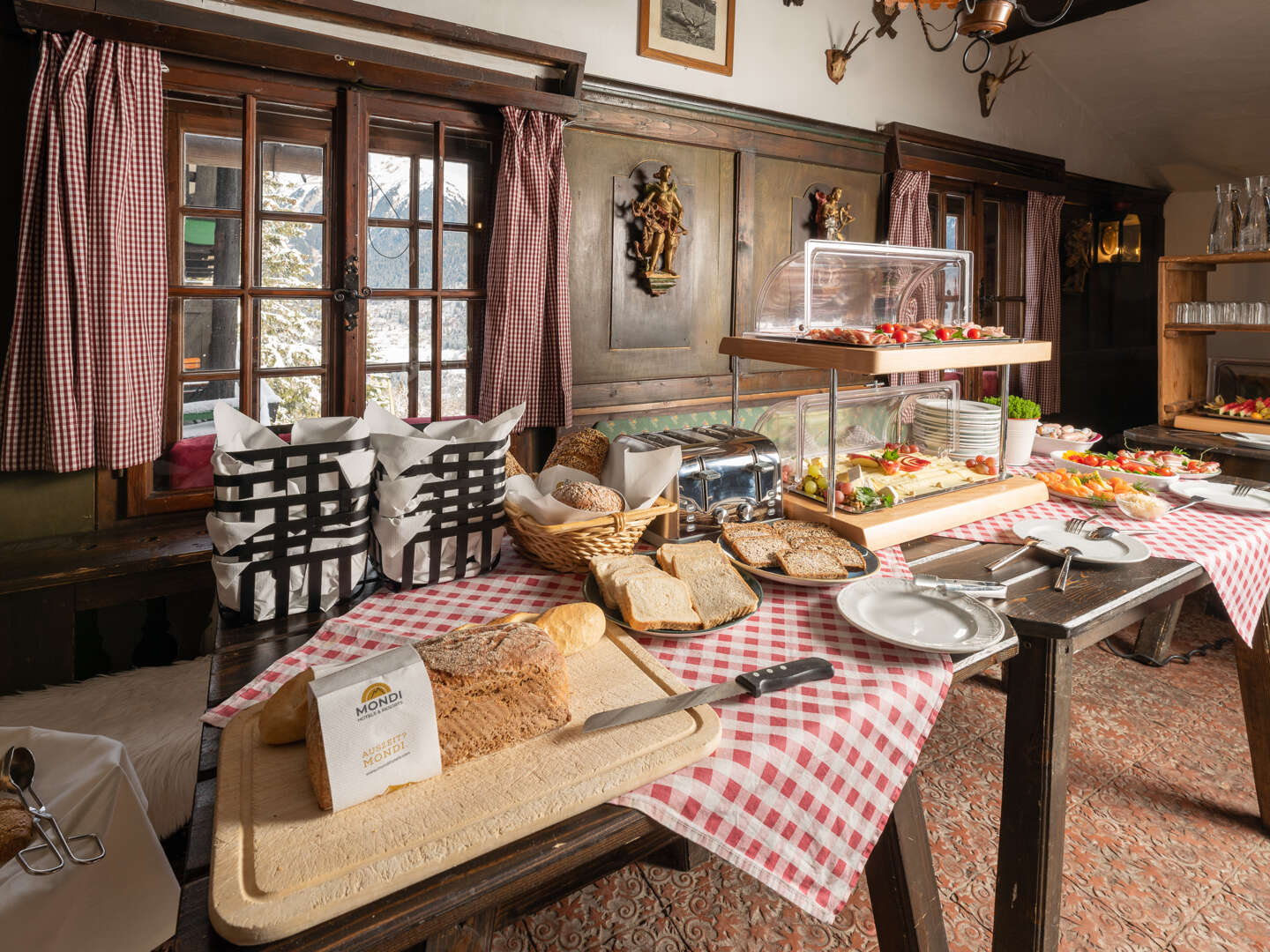 Romantische Auszeit inkl. Felsentherme Bad Gastein, Schmankerl Korb & GasteinCard 