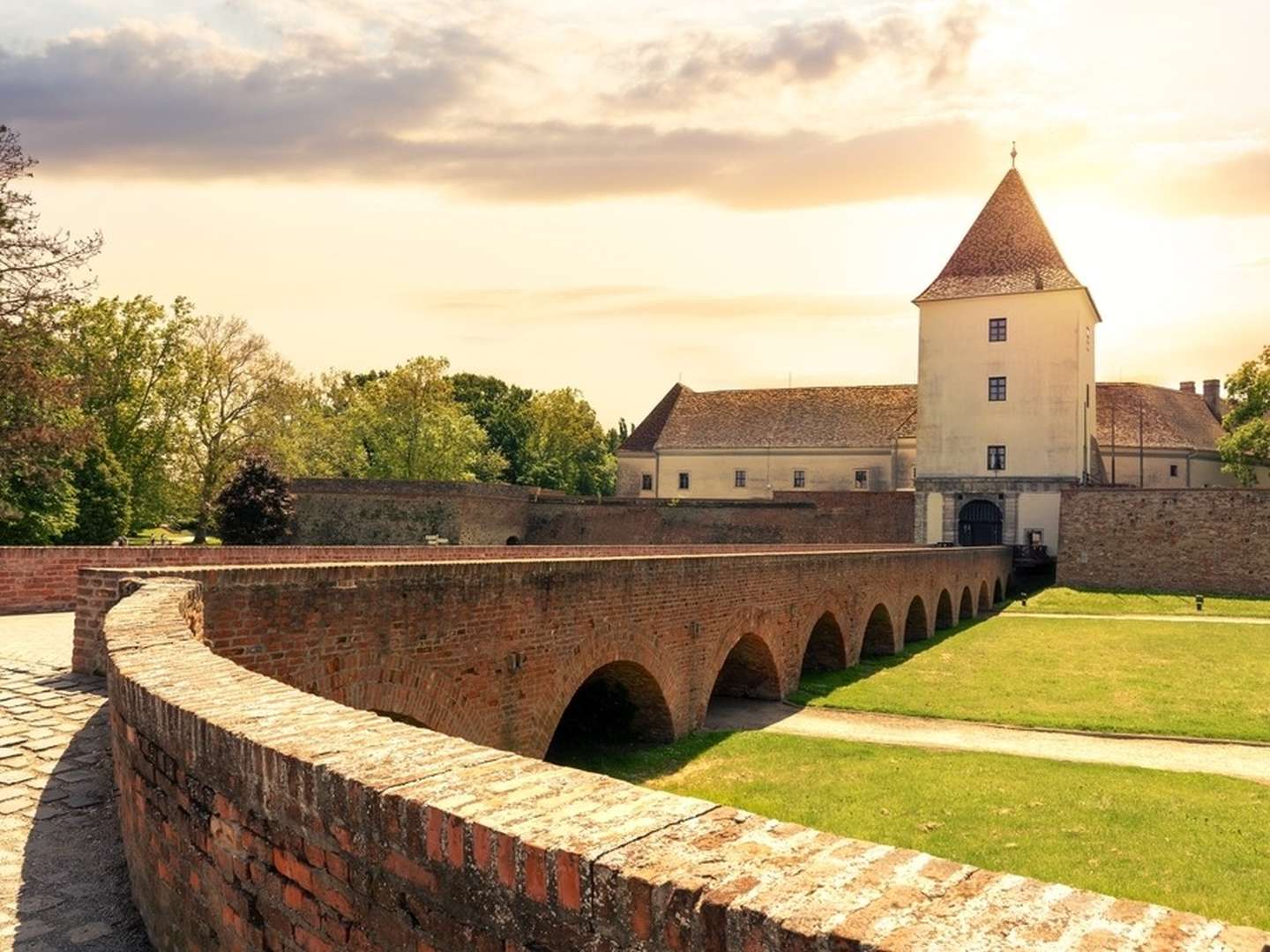 Romantikurlaub in Sárvár mit Therme & Halbpension | 3 Nächte