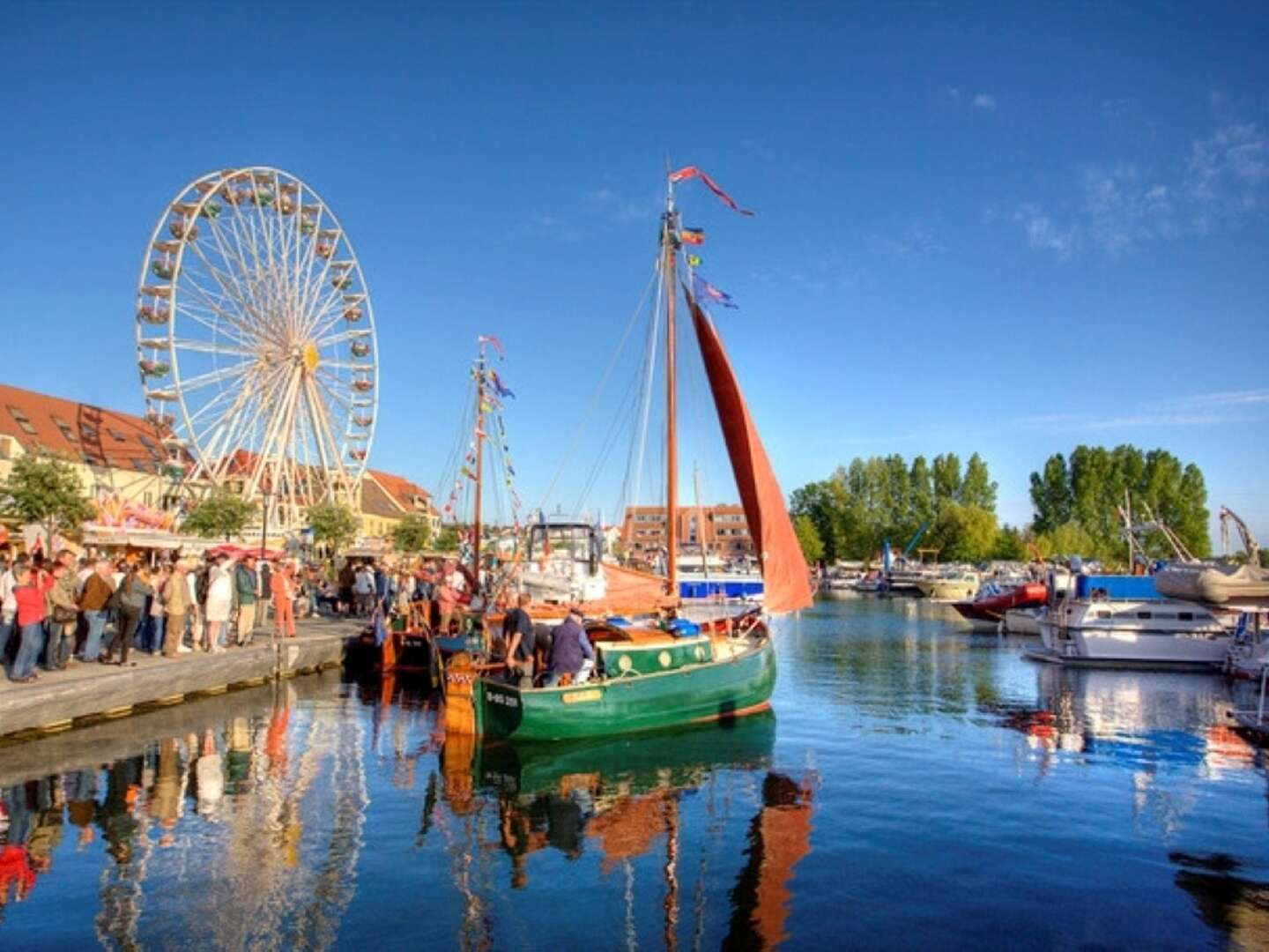 Kurzurlaub in der Nähe des Yachthafen Von Waren (Müritz)