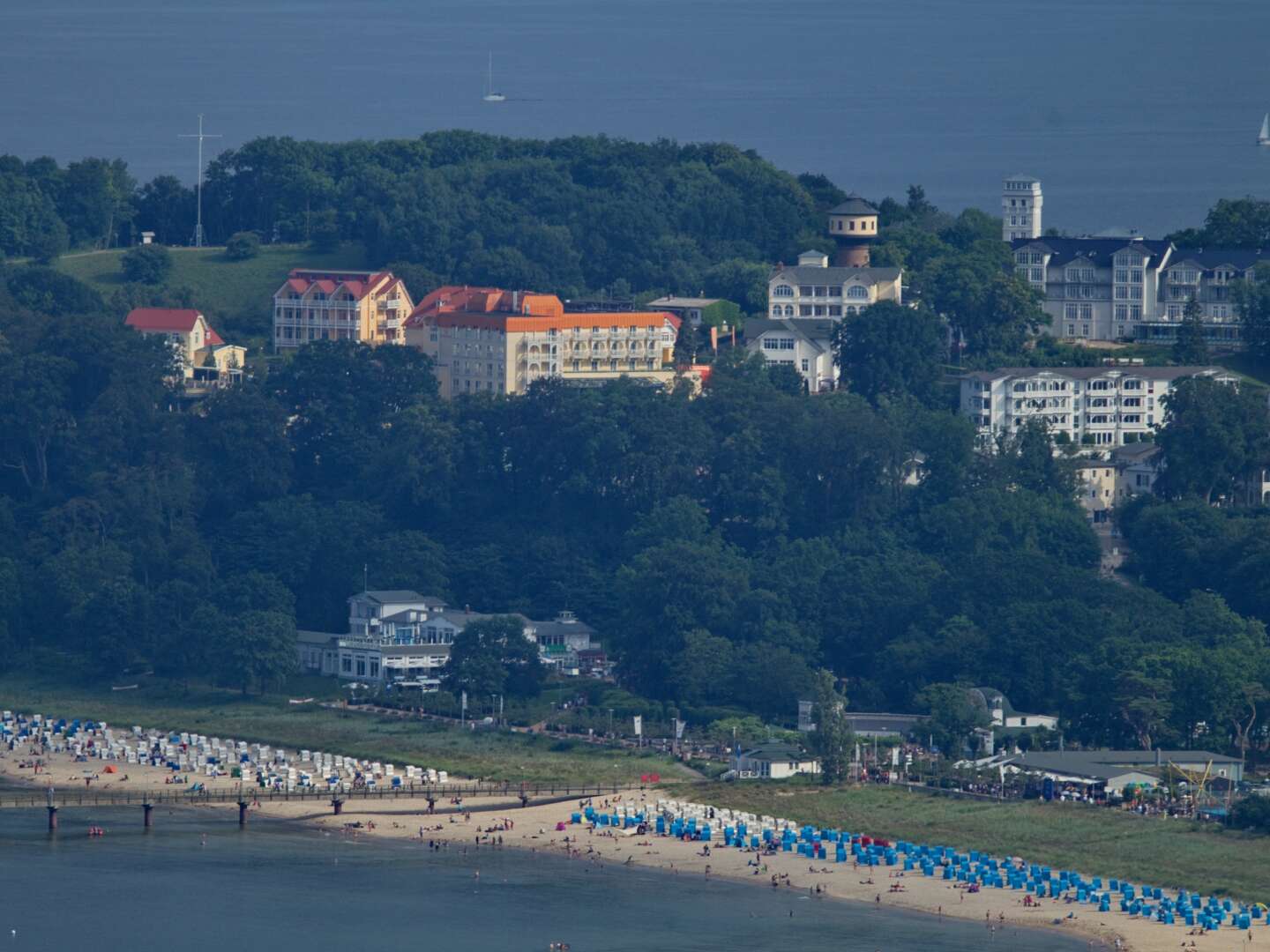 OSTERN 2025 ...Geniessen Sie die Osterfeiertage direkt an der Ostsee im Ostseebad Göhren