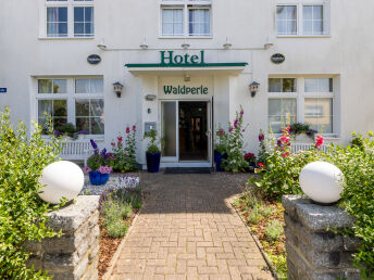 OSTERN 2025 ...Geniessen Sie die Osterfeiertage direkt an der Ostsee im Ostseebad Göhren