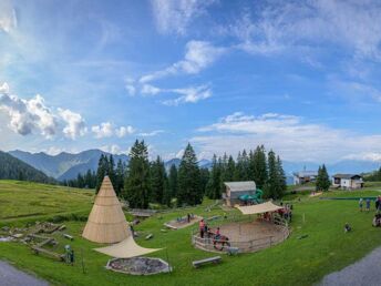 Pfotenglück im Laternsertal | Urlaub mit Hund im JUFA Hotel Laterns***s | 4 Nächte  