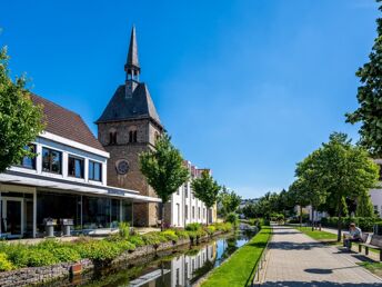 Adlerwarte in Detmold: Unvergessliche Tage im Teutoburger Wald mit Detmolder Schloss und Adlerwarte